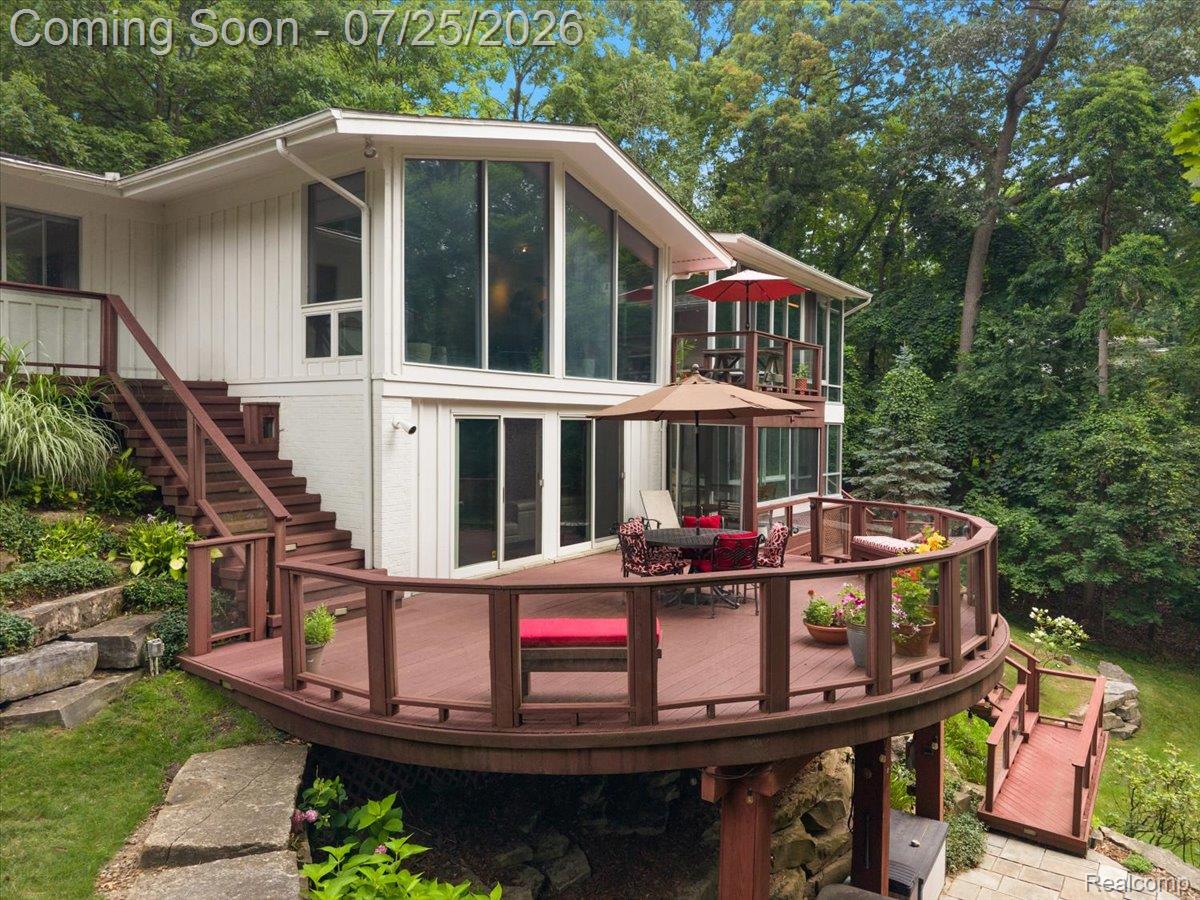 4910 Malibu Drive