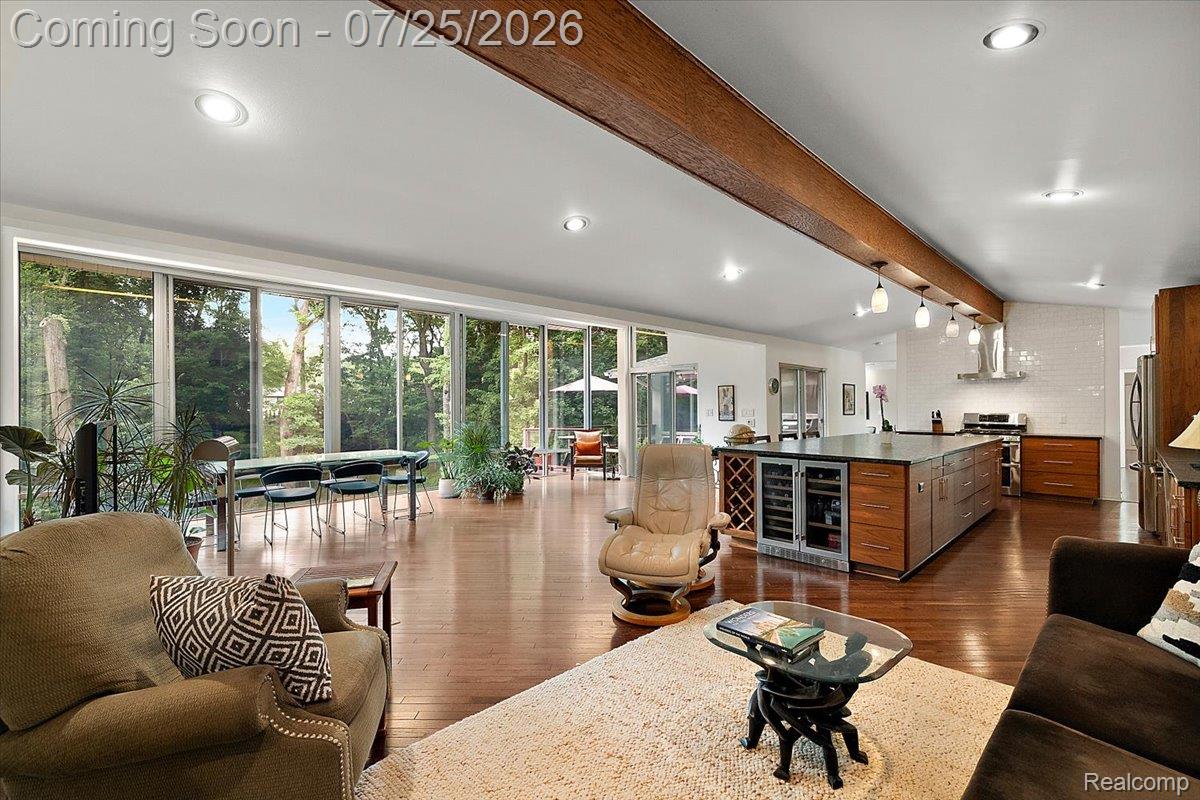4910 Malibu Drive