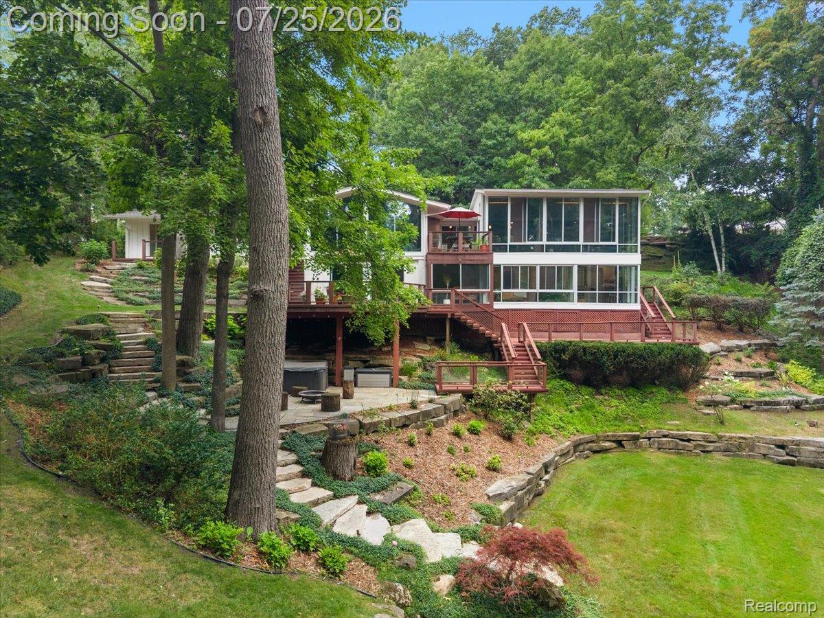 4910 Malibu Drive