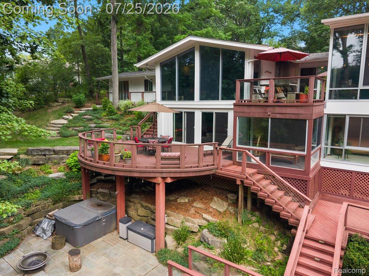 4910 Malibu Drive