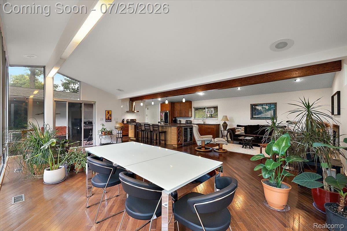 4910 Malibu Drive