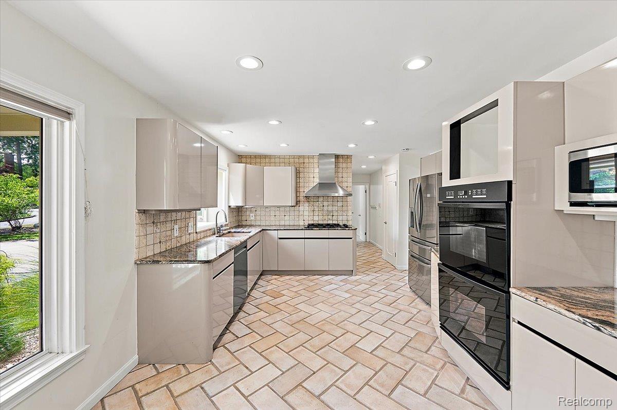 980 Sandhurst Road