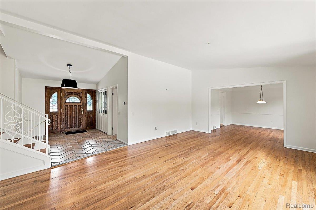 980 Sandhurst Road
