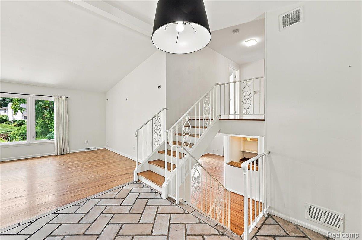 980 Sandhurst Road