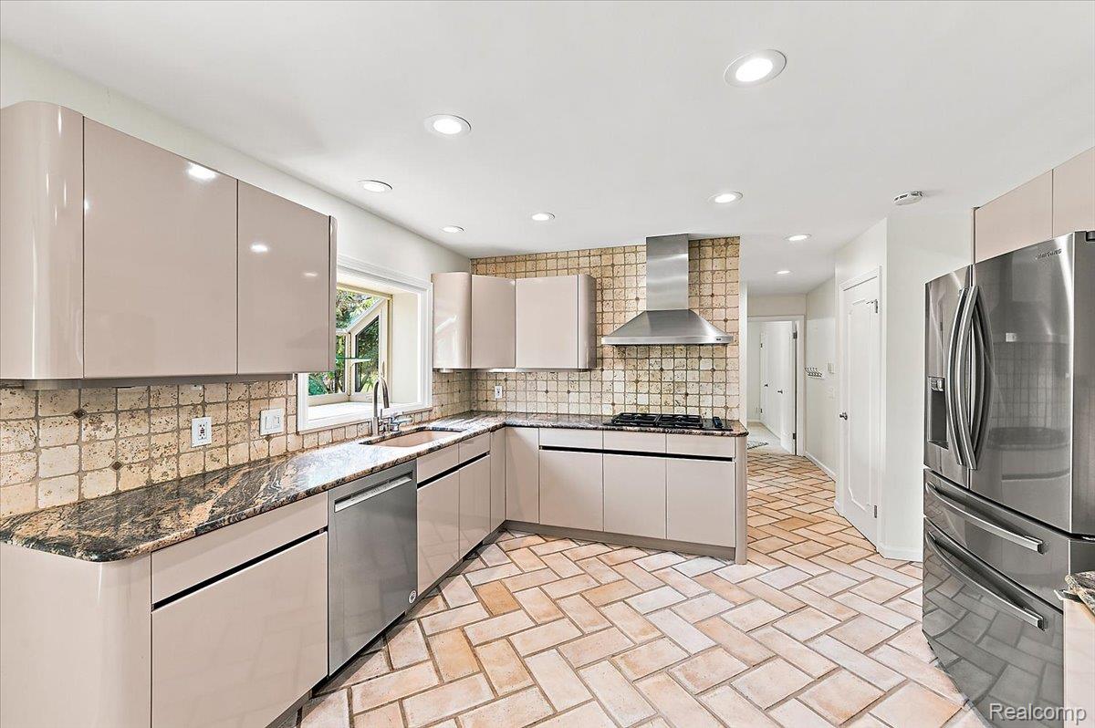 980 Sandhurst Road