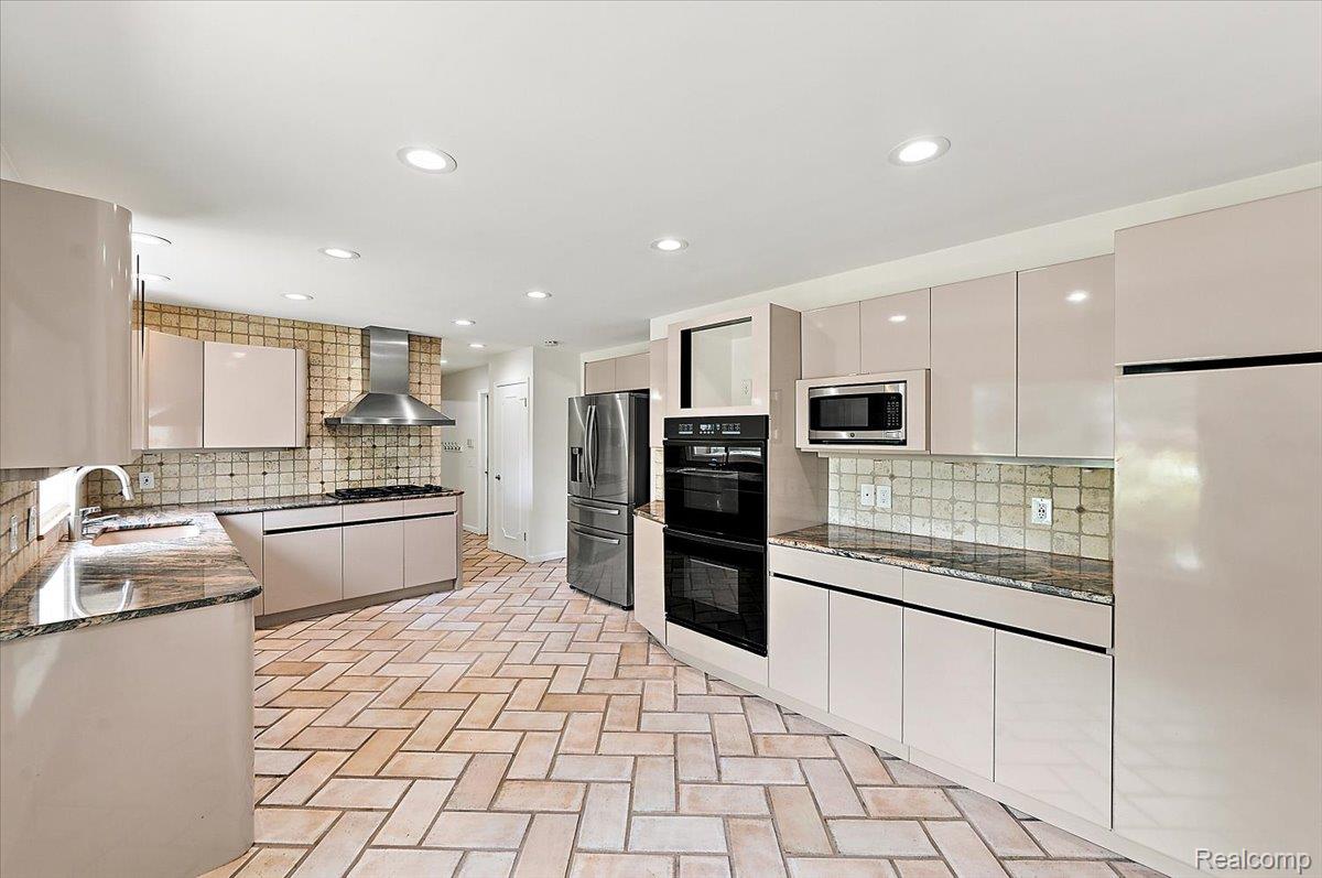 980 Sandhurst Road