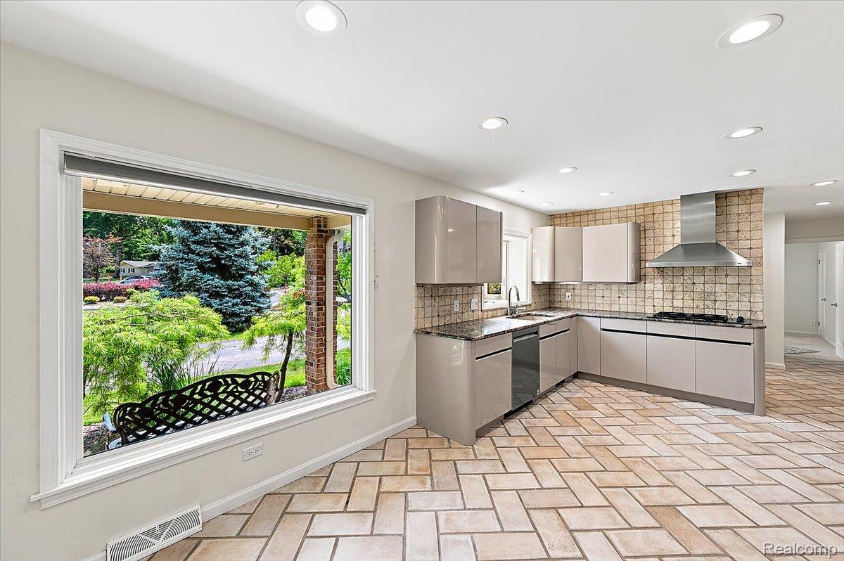 980 Sandhurst Road
