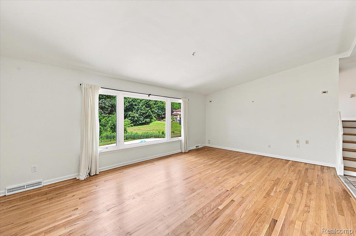 980 Sandhurst Road