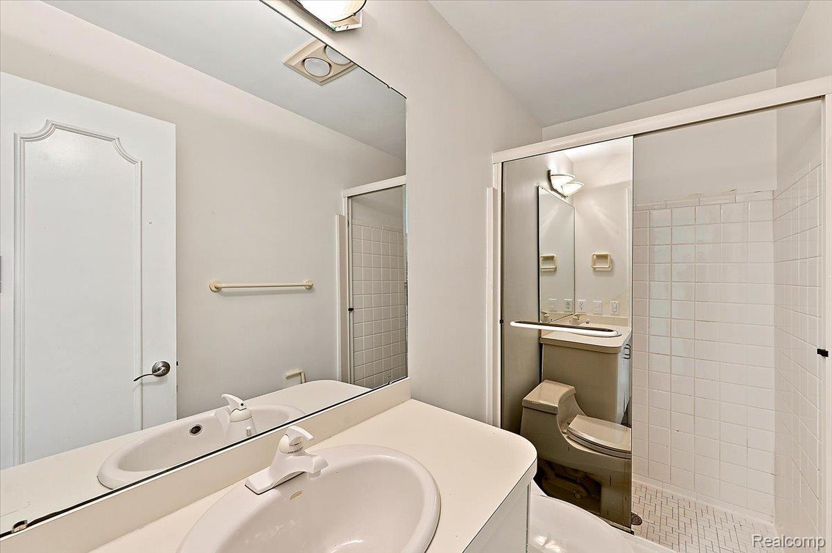 980 Sandhurst Road