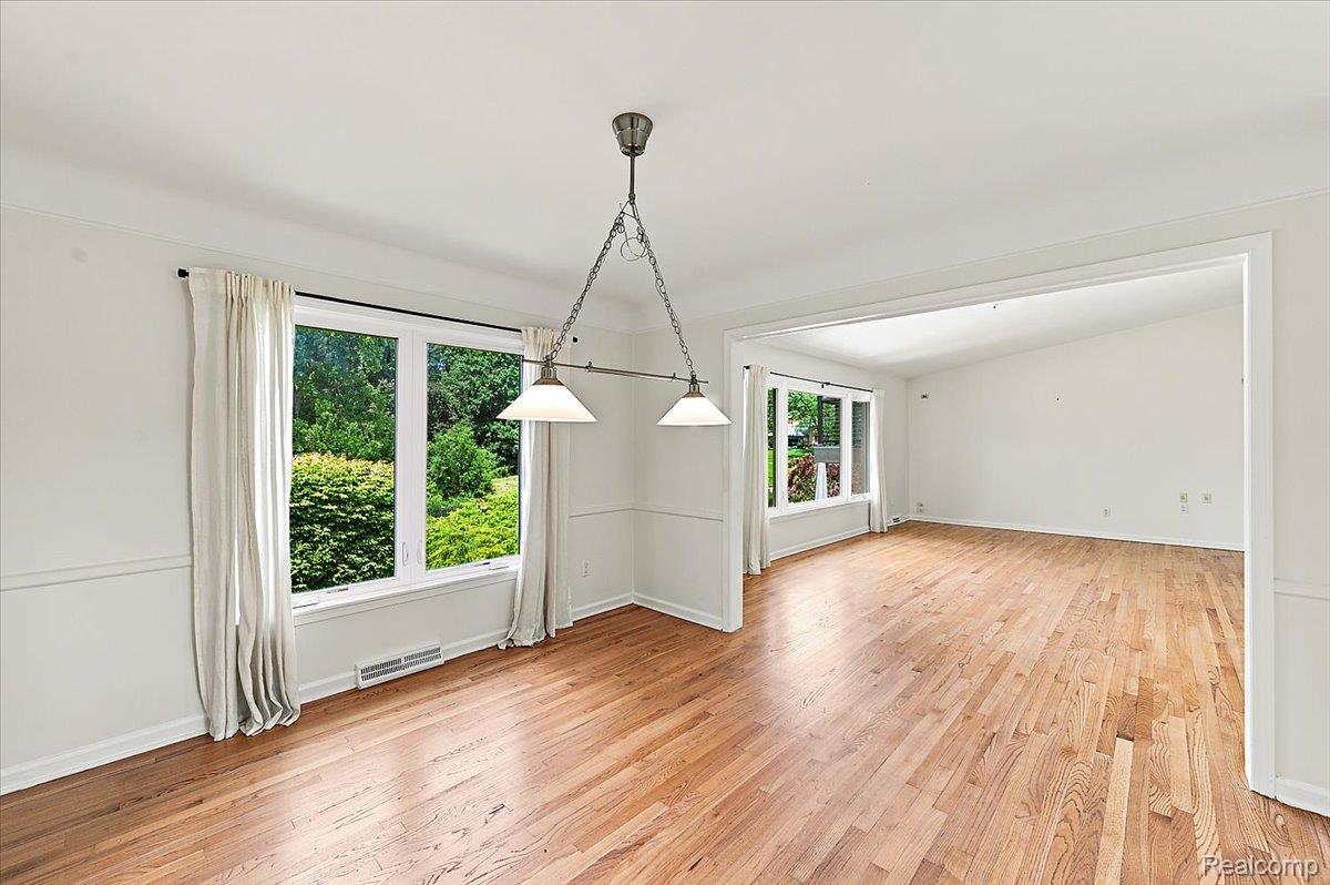 980 Sandhurst Road