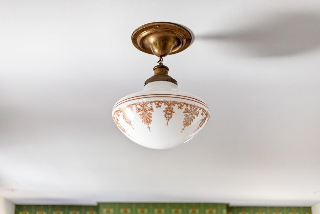 1059 N Riverside Avenue