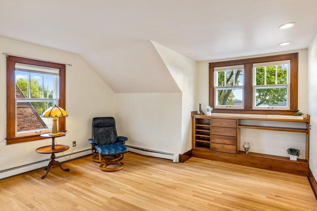 1059 N Riverside Avenue