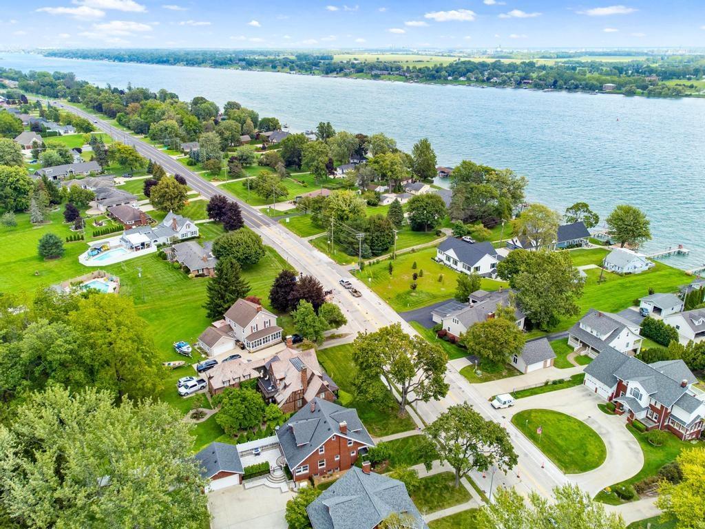 1059 N Riverside Avenue