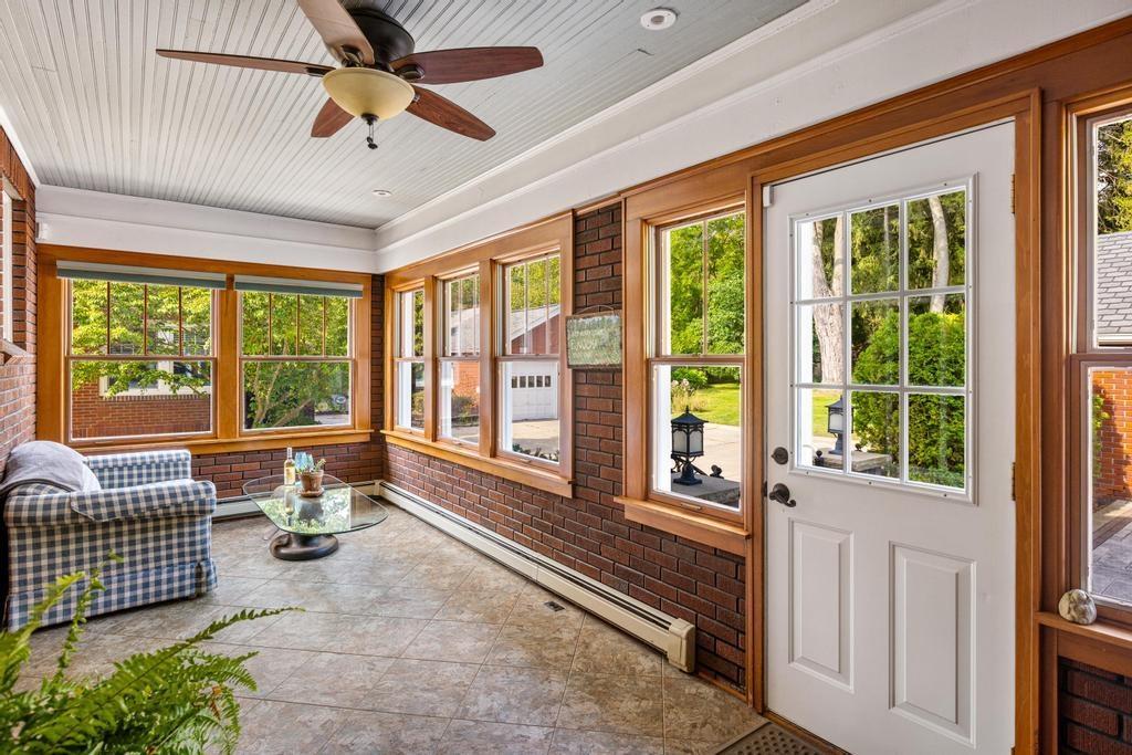 1059 N Riverside Avenue