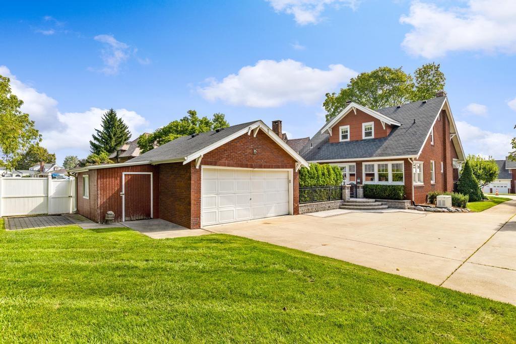 1059 N Riverside Avenue