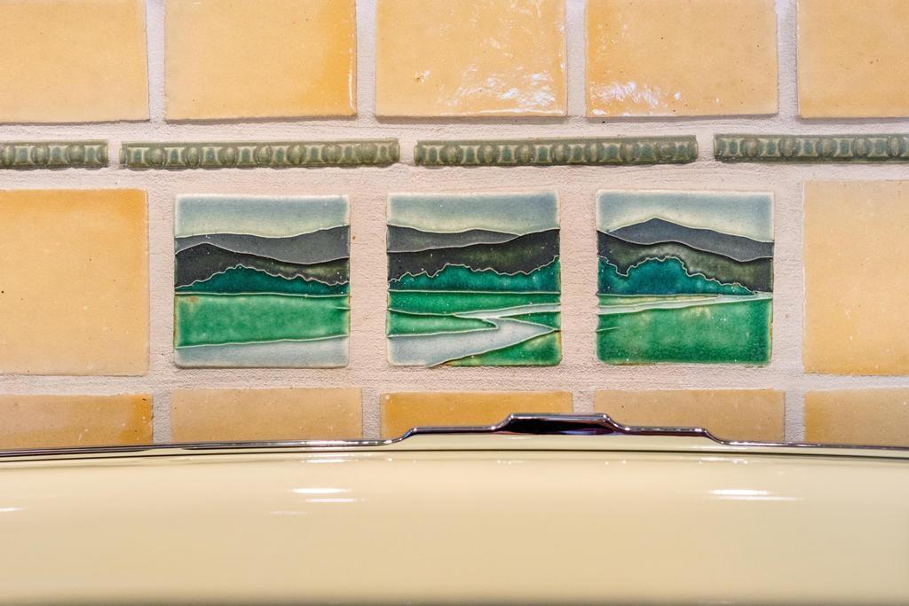 1059 N Riverside Avenue