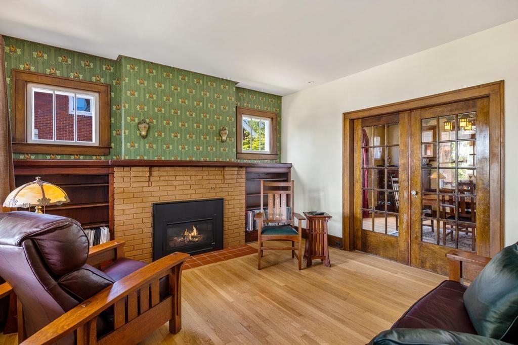 1059 N Riverside Avenue