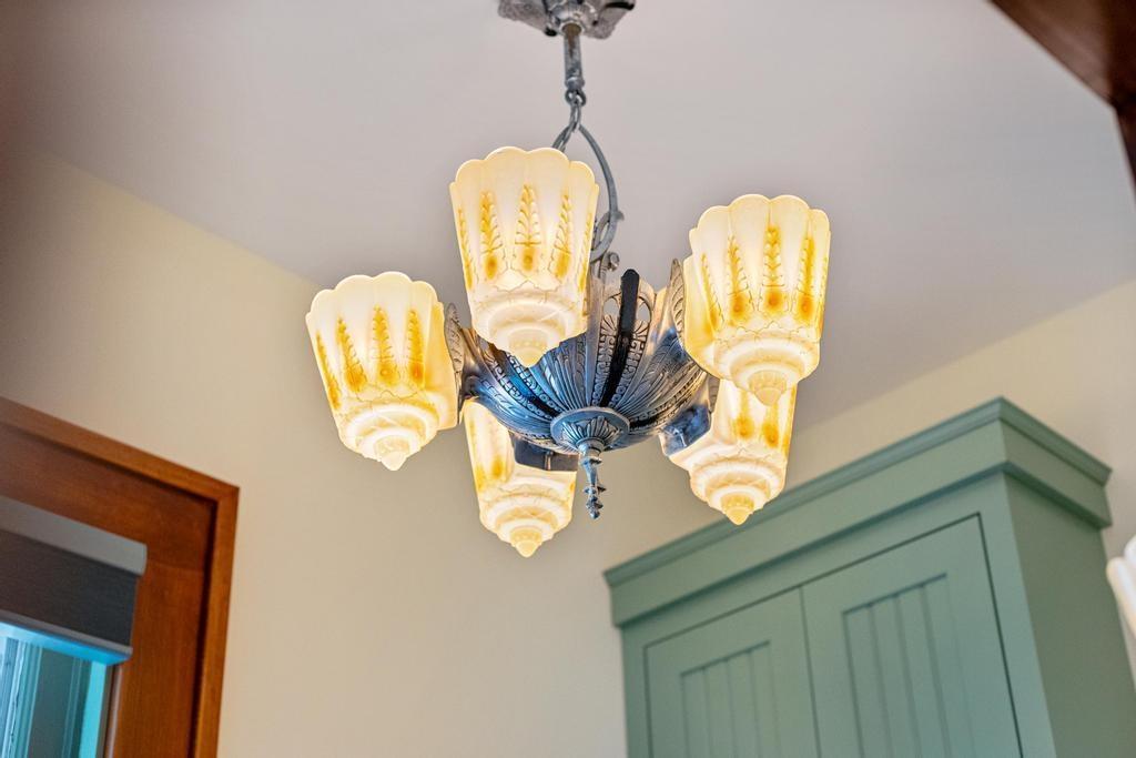 1059 N Riverside Avenue