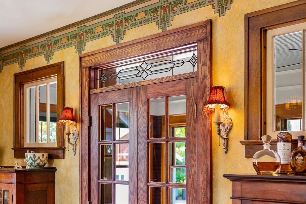 1059 N Riverside Avenue