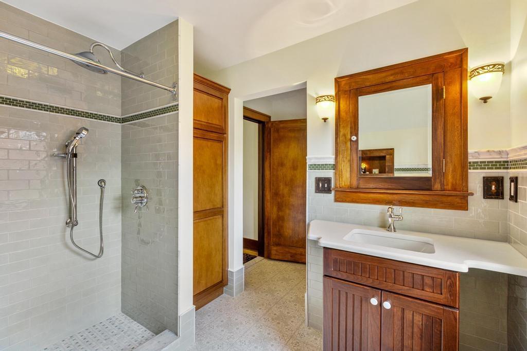 1059 N Riverside Avenue