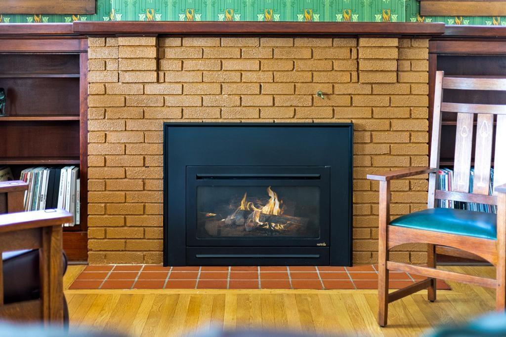 1059 N Riverside Avenue