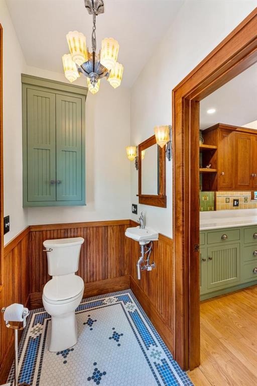 1059 N Riverside Avenue