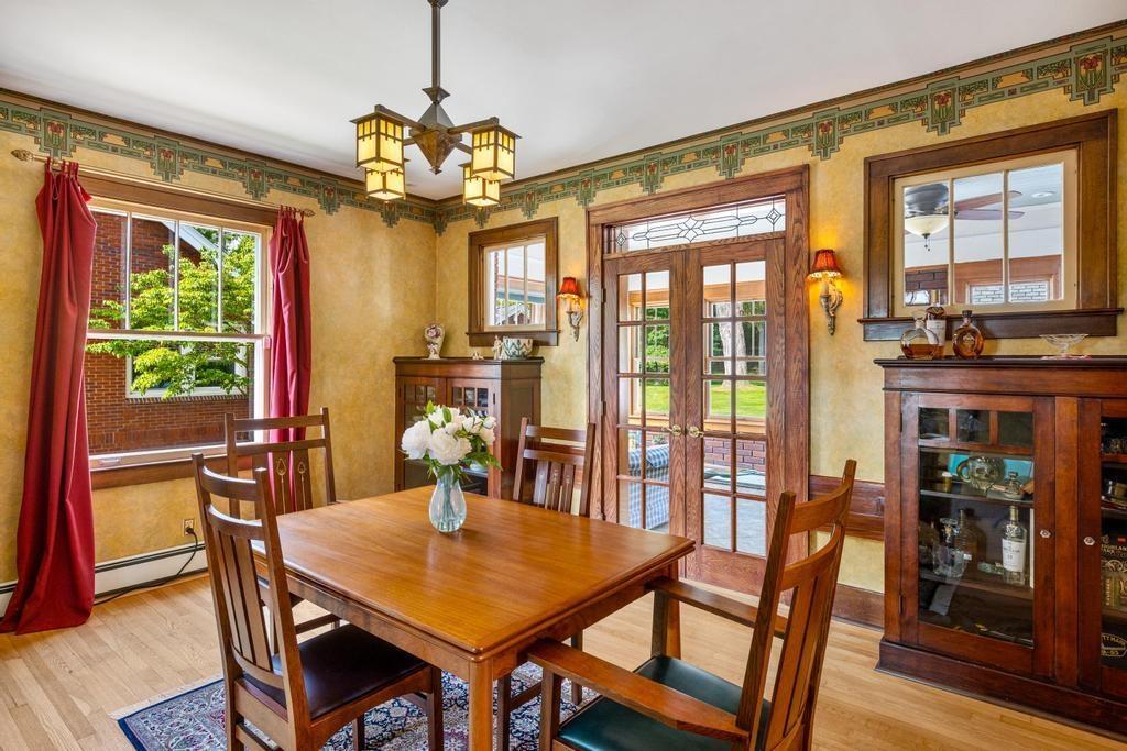 1059 N Riverside Avenue