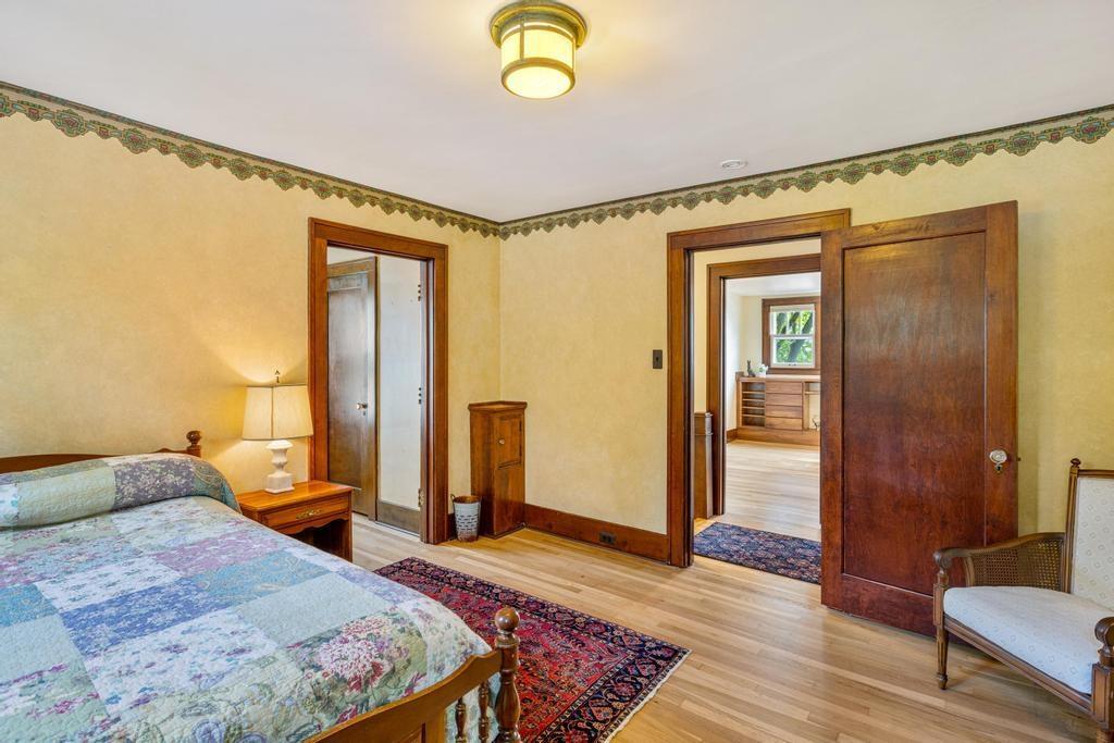 1059 N Riverside Avenue