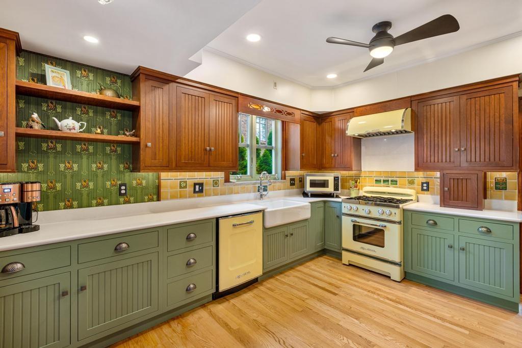 1059 N Riverside Avenue