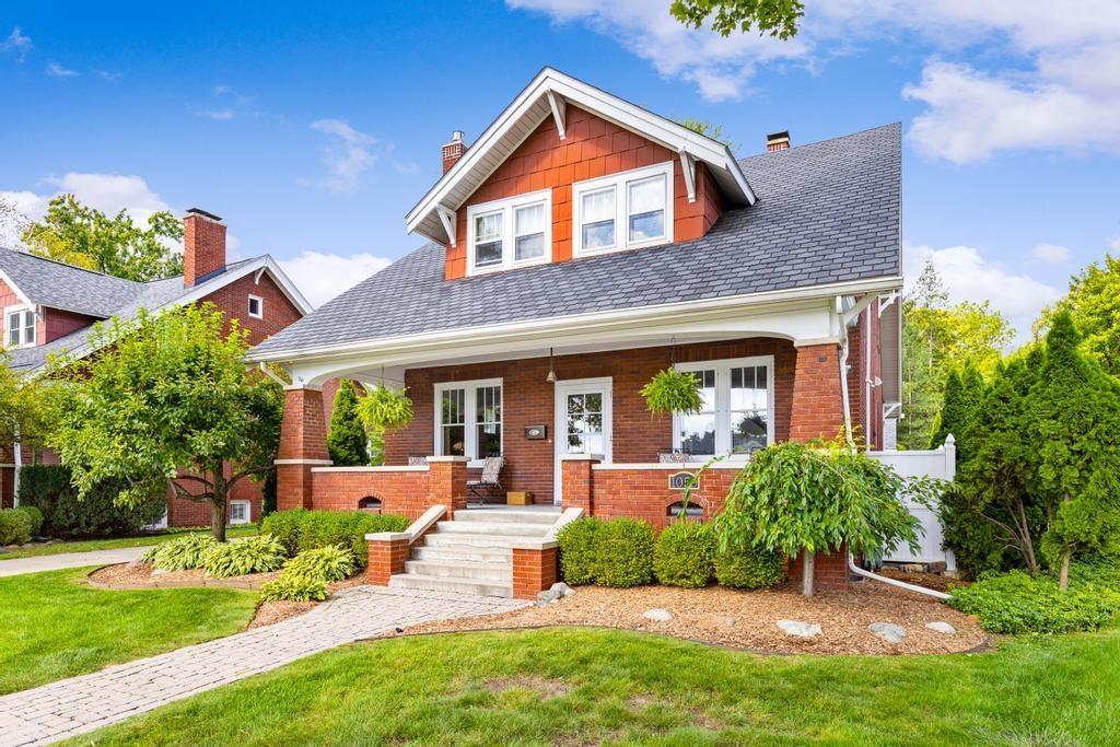 1059 N Riverside Avenue