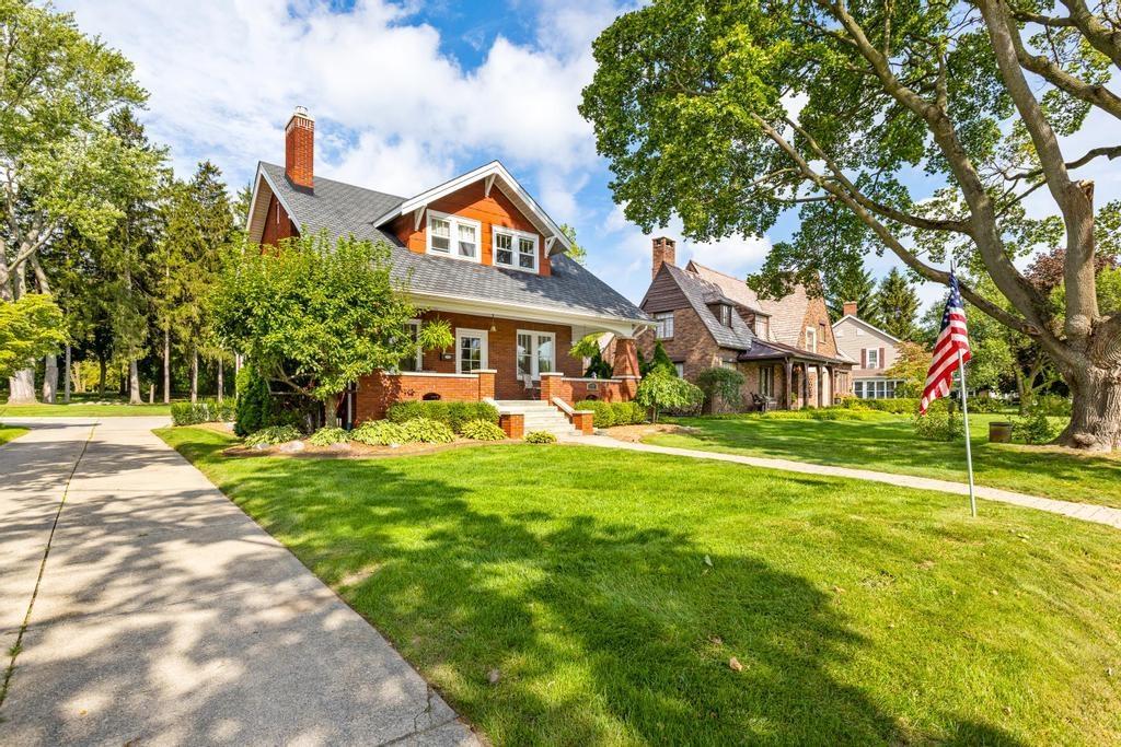 1059 N Riverside Avenue