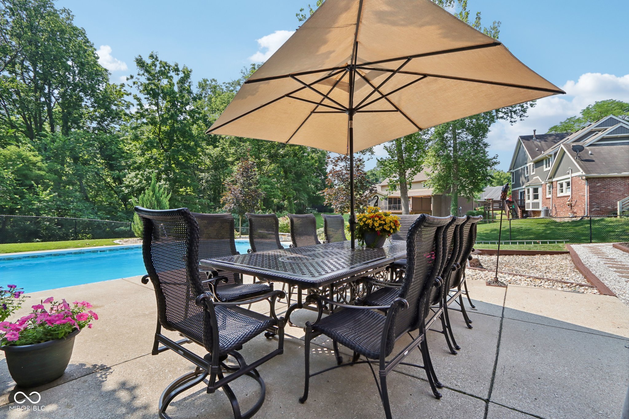8465 Twin Pointe Circle