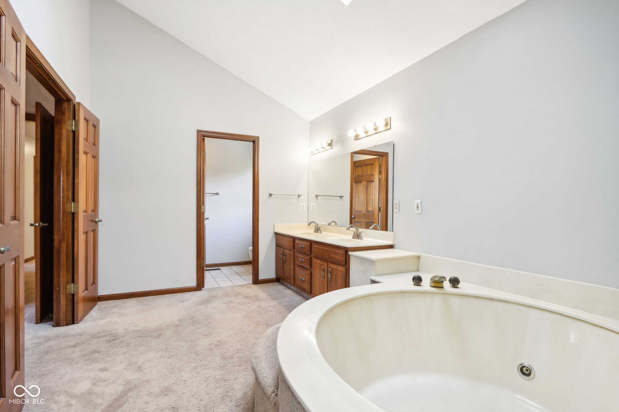 8465 Twin Pointe Circle