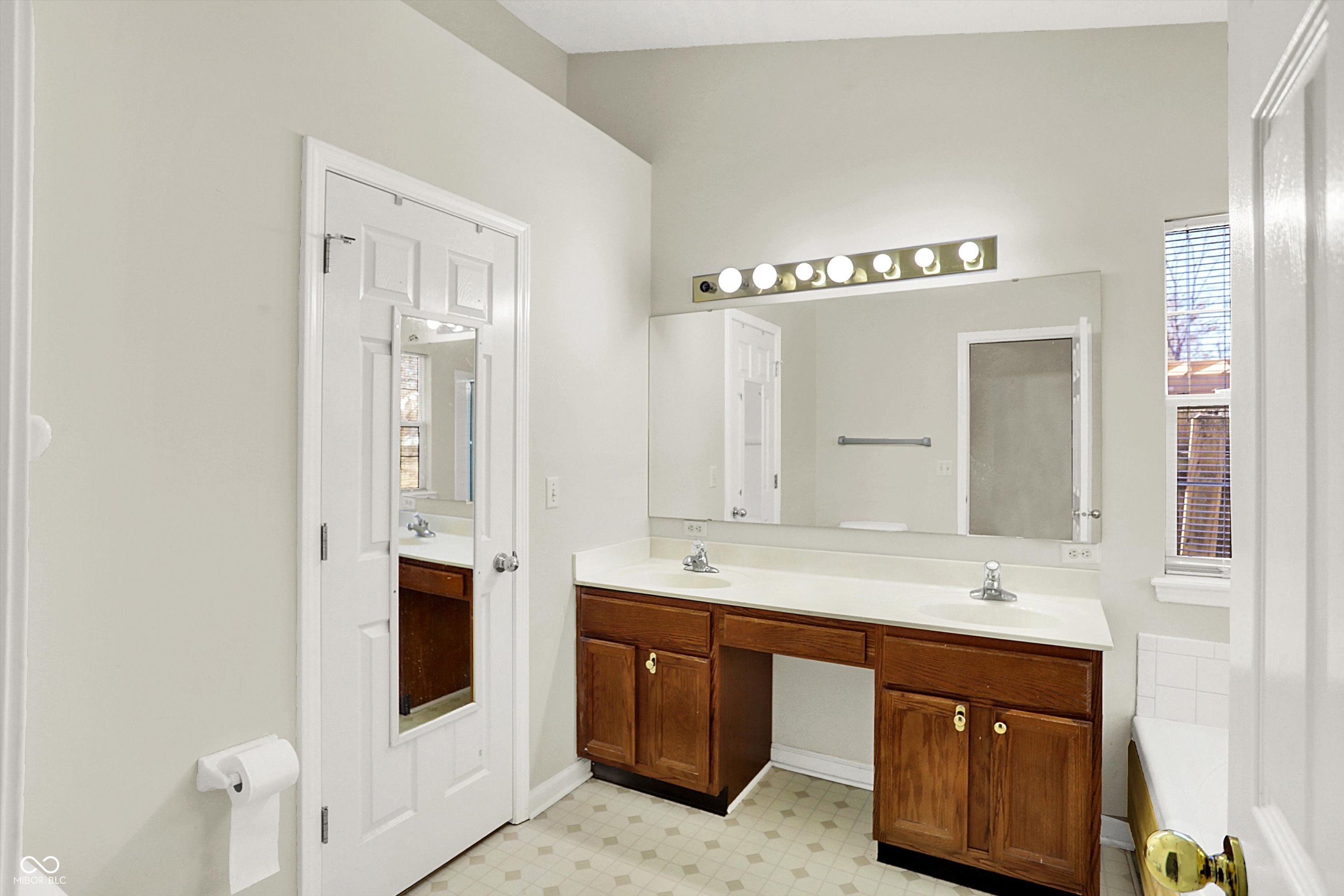 4722 Common View Circle