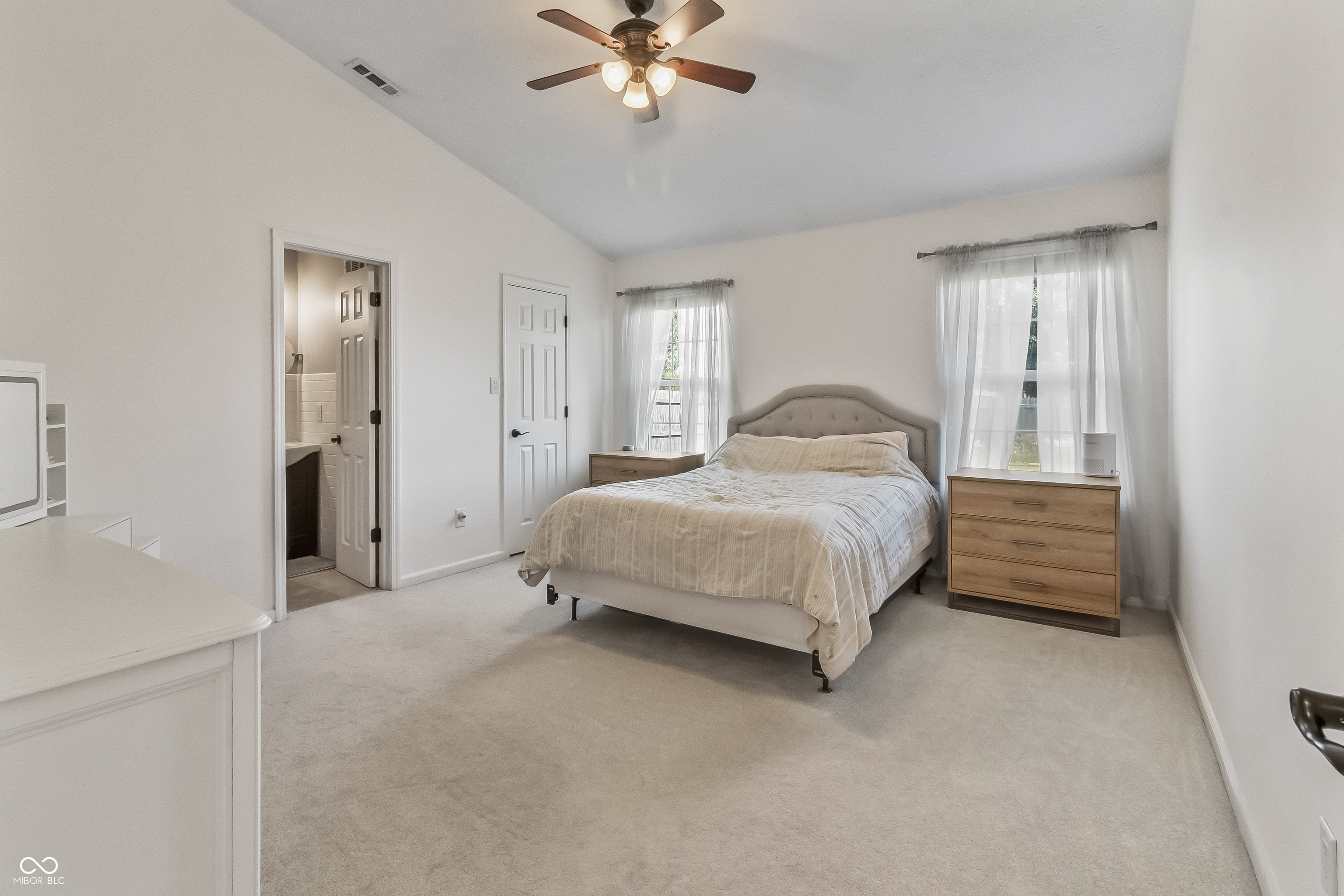 6899 N Karnes Drive