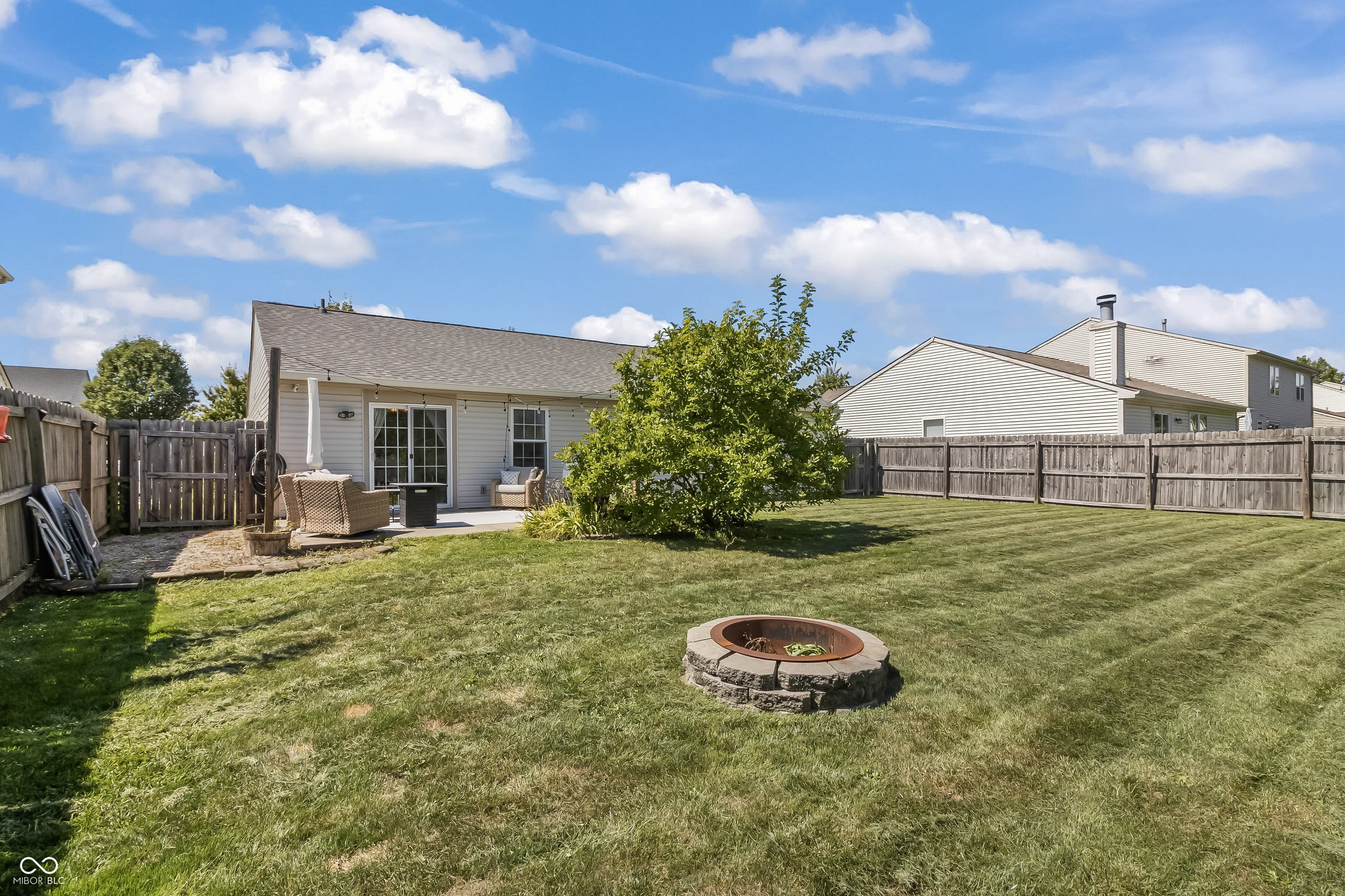 6899 N Karnes Drive
