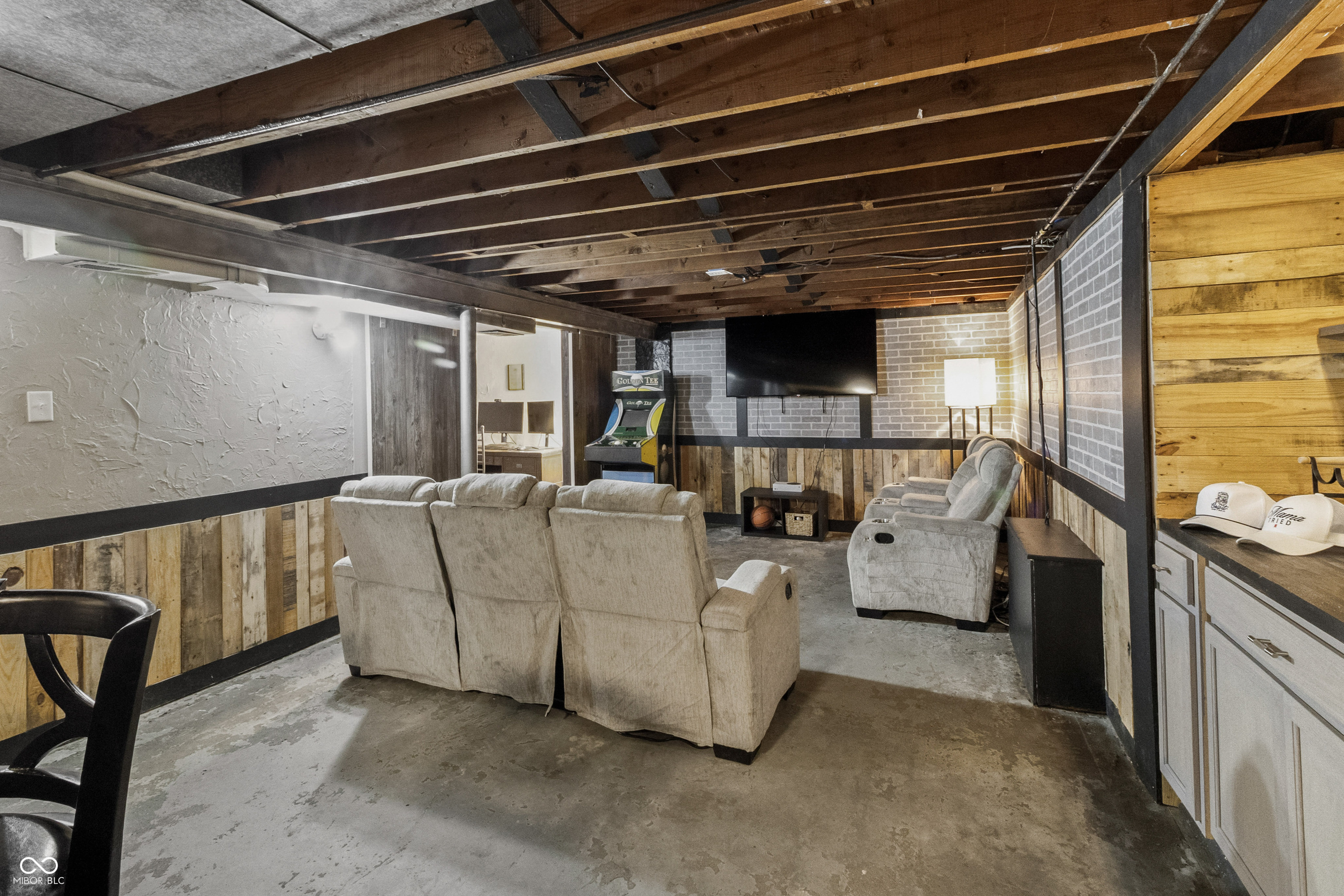2113 E 65th Street