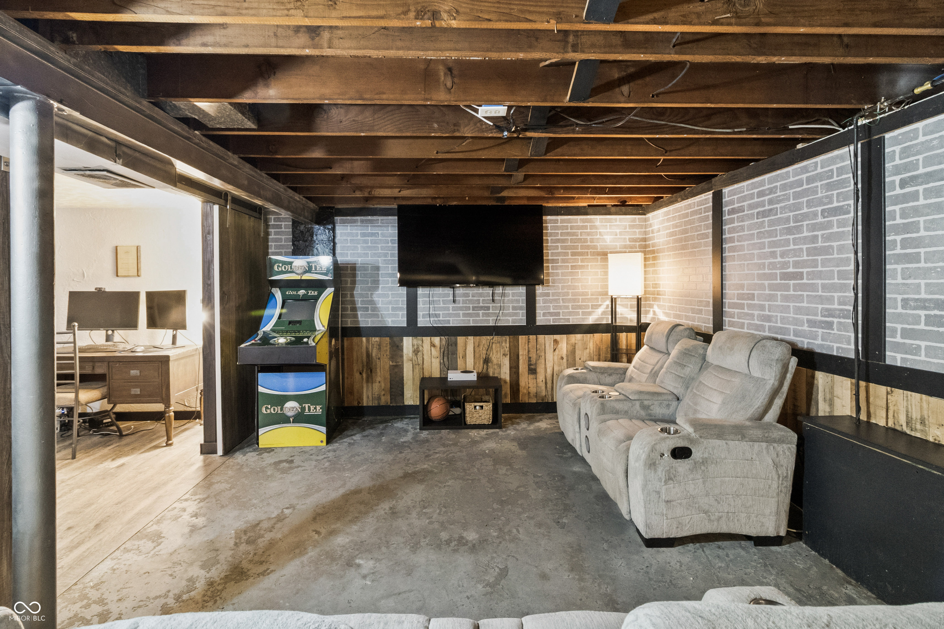 2113 E 65th Street