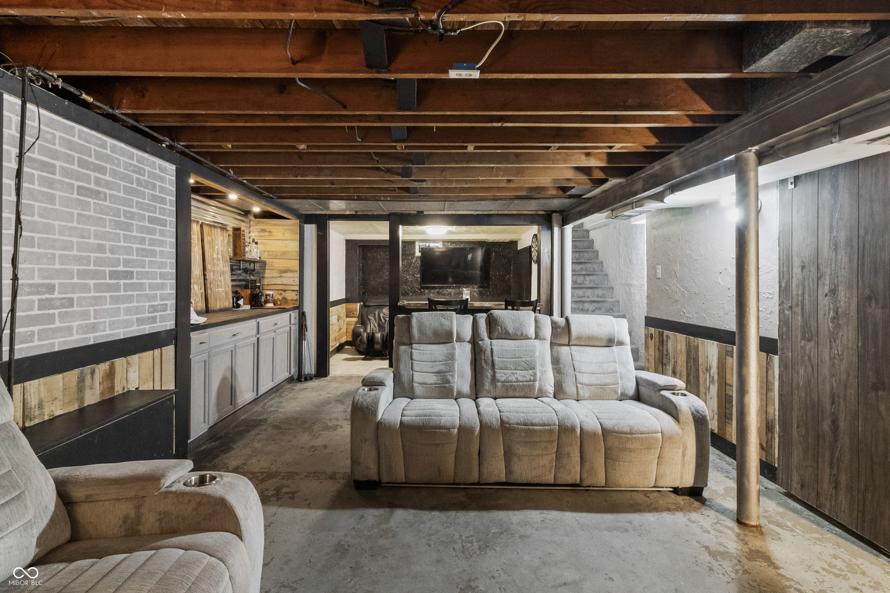 2113 E 65th Street