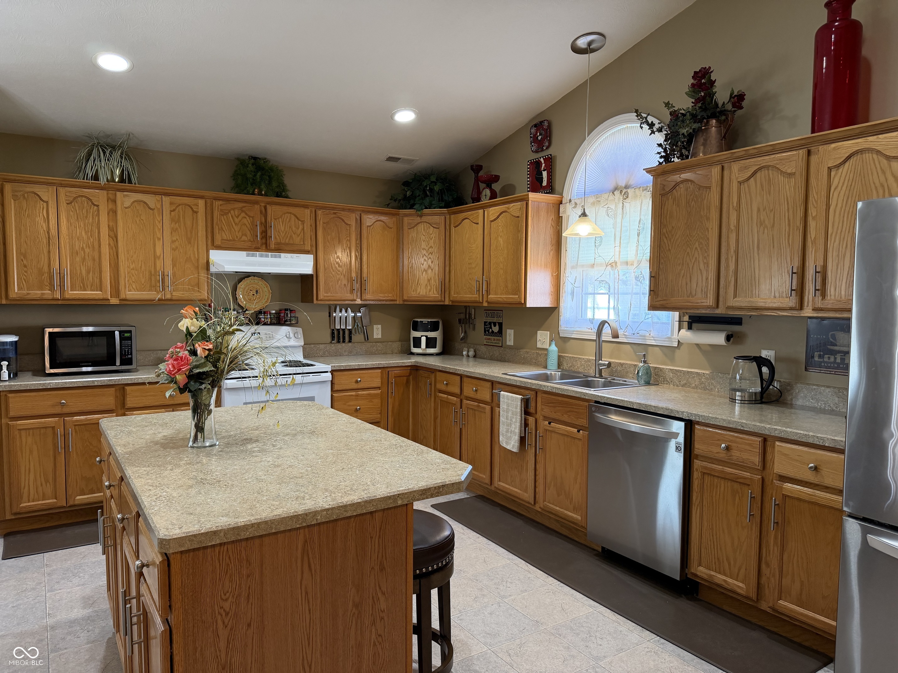 1174 Bumblebee Way