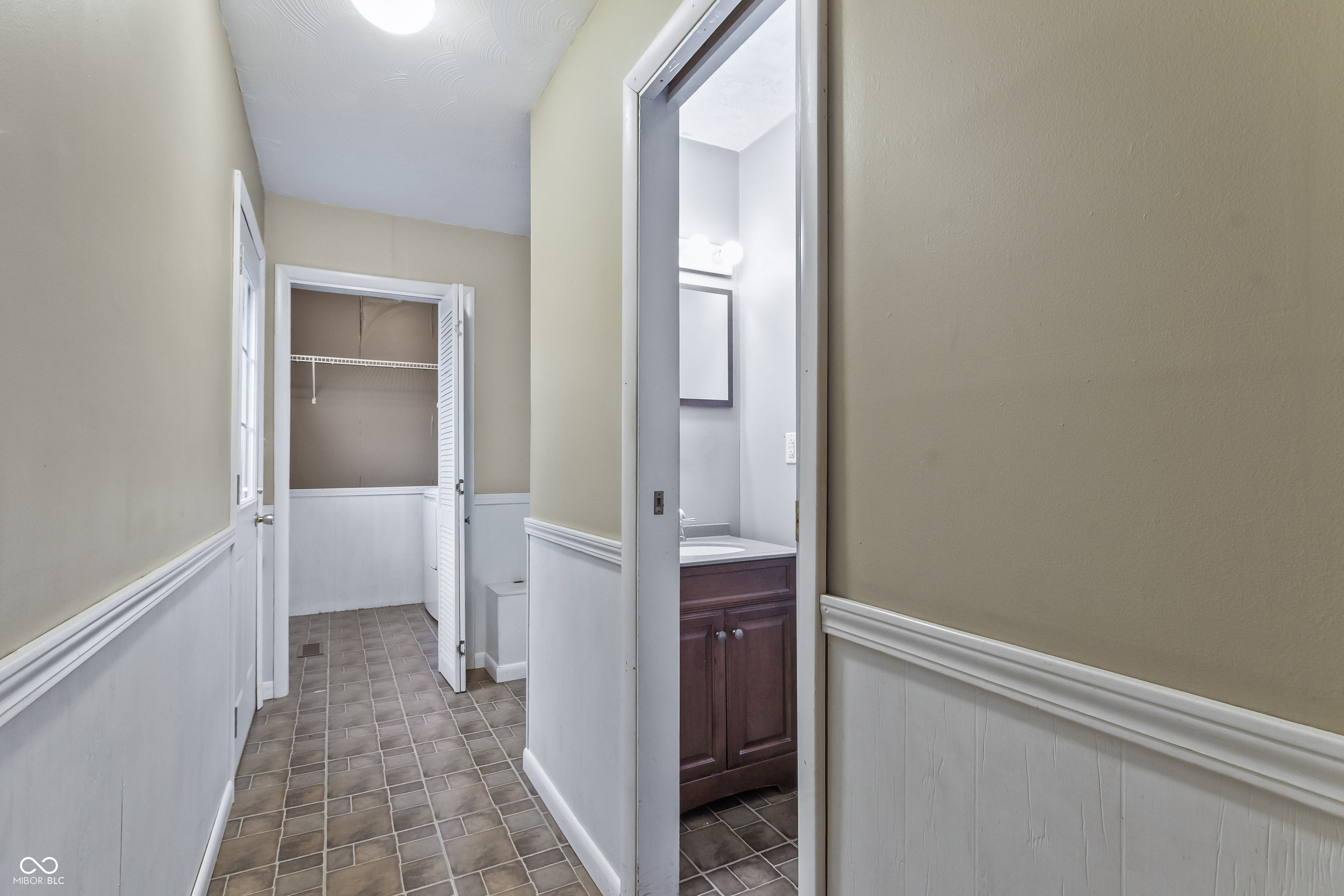 10190 N Balfer Drive E