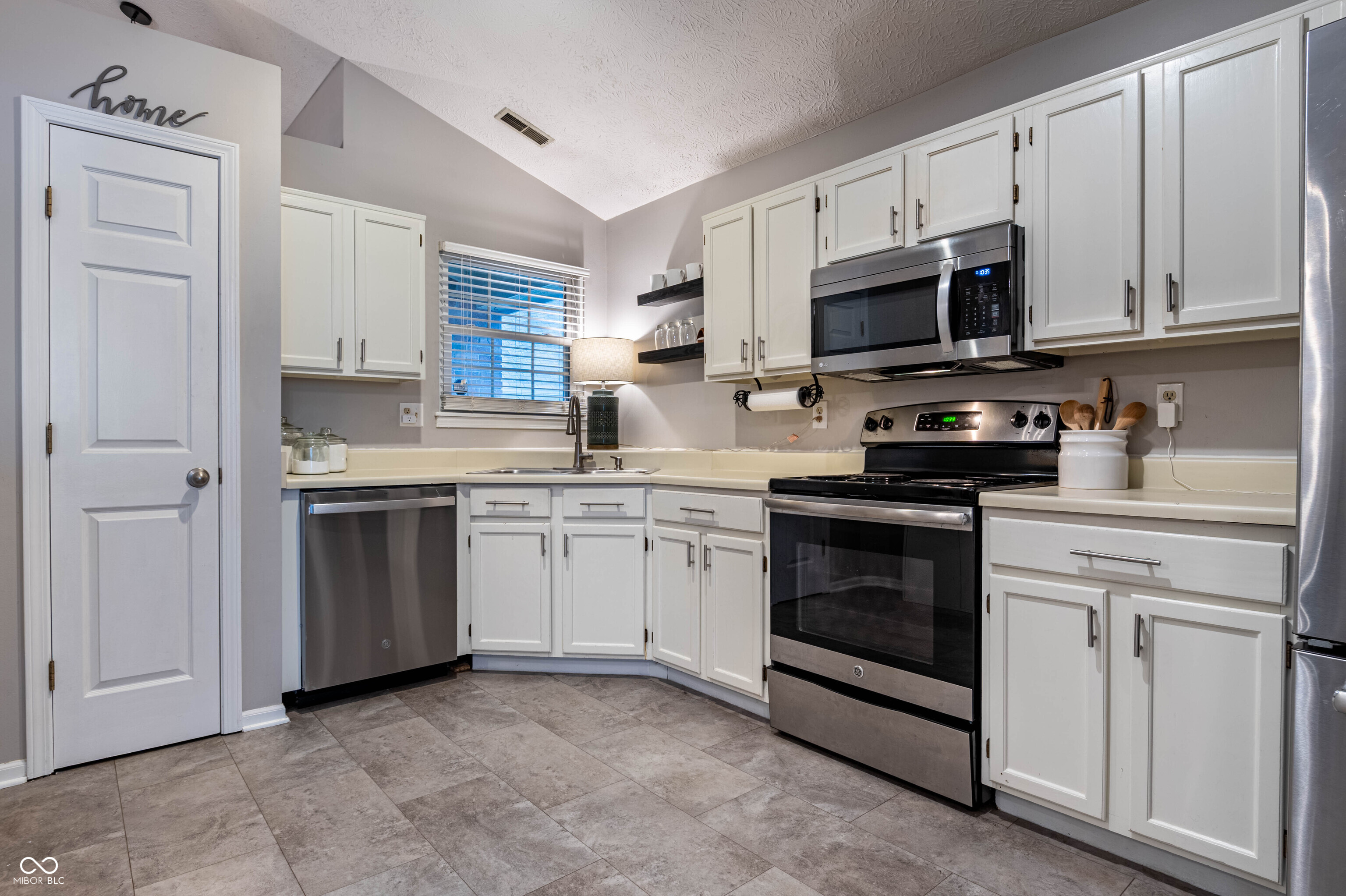 9526 Settlement Drive W