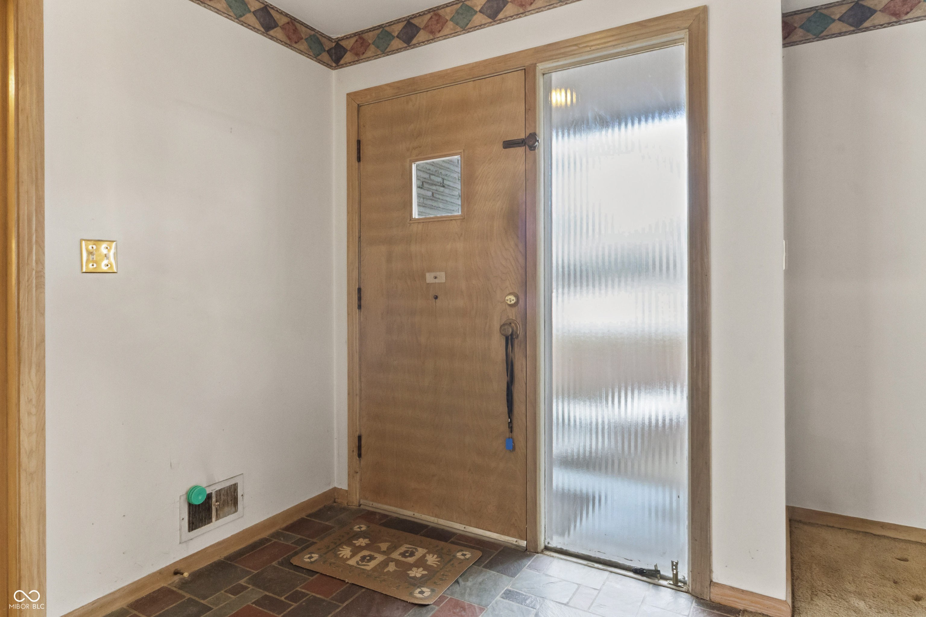 8743 Washington Blvd E Drive