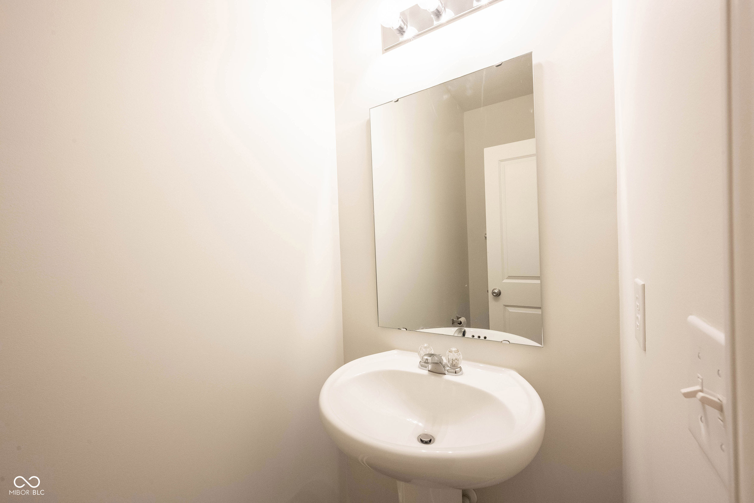 12015 Zircon Lane Unit: 900