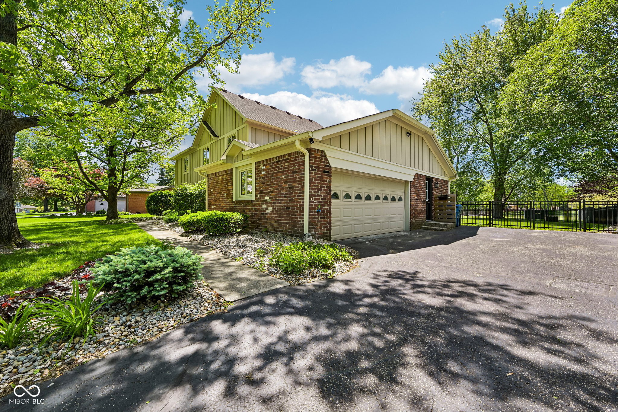 407 Oxford Drive