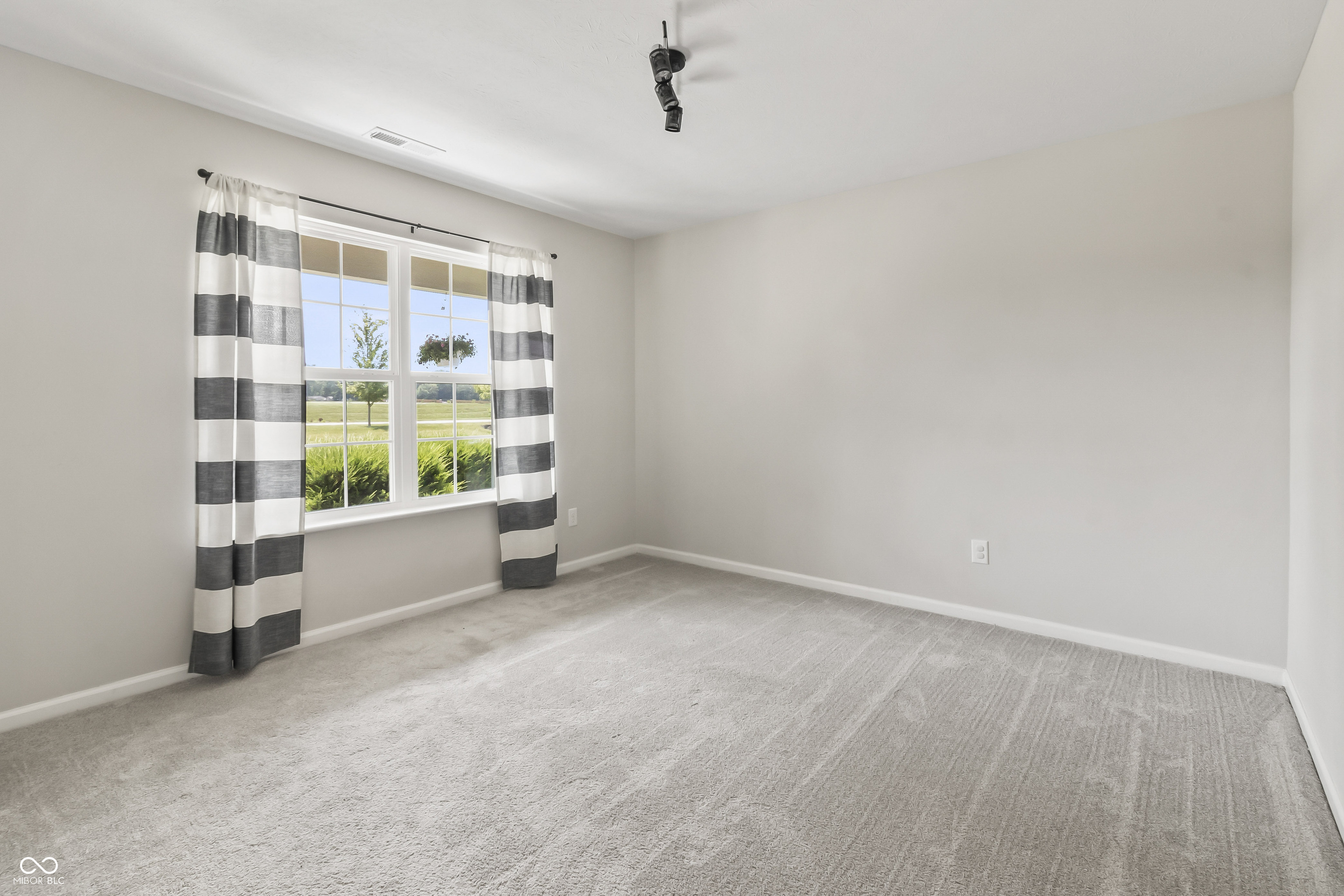 1345 W Jade Drive