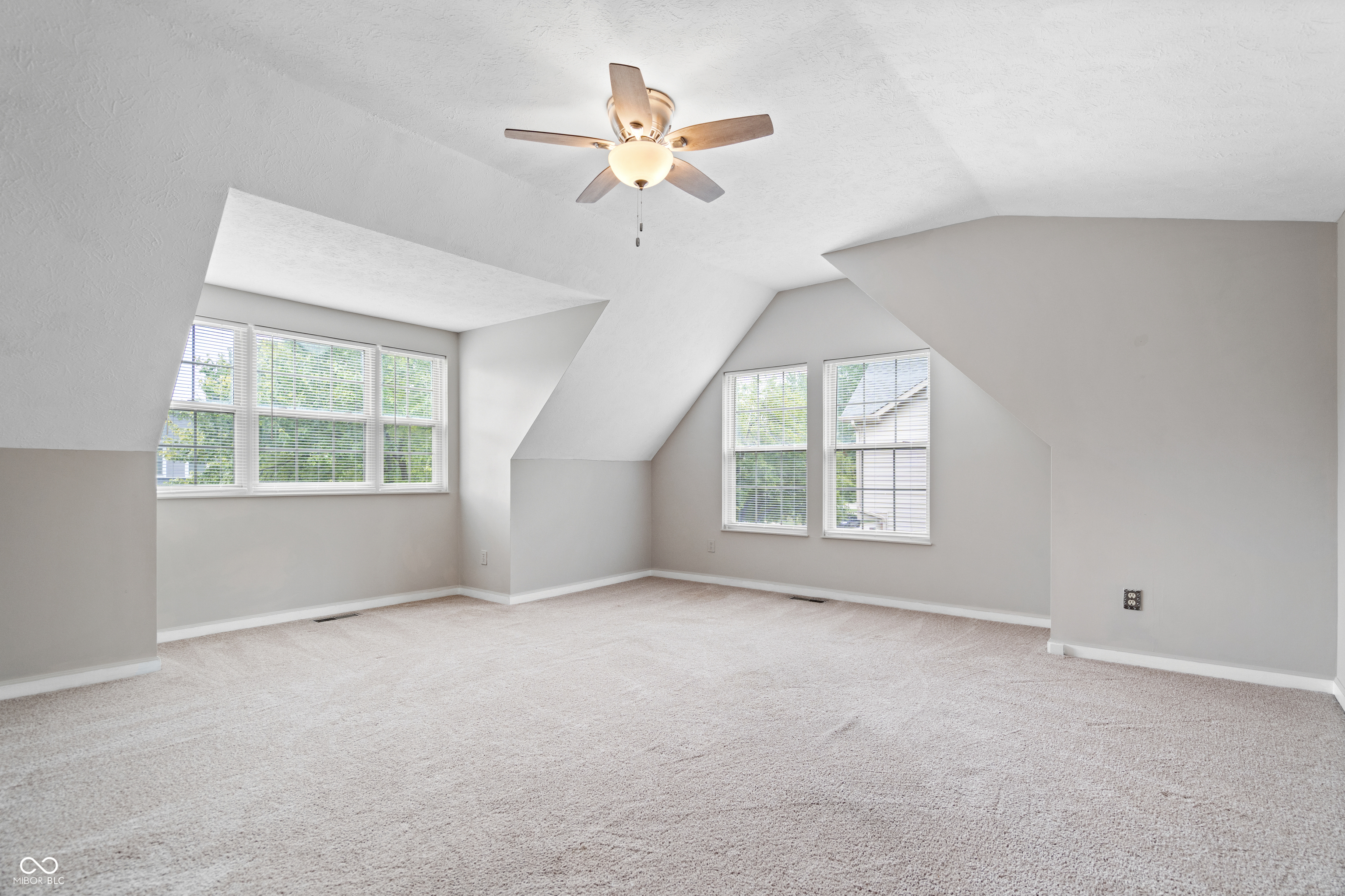 8702 Buffett Parkway