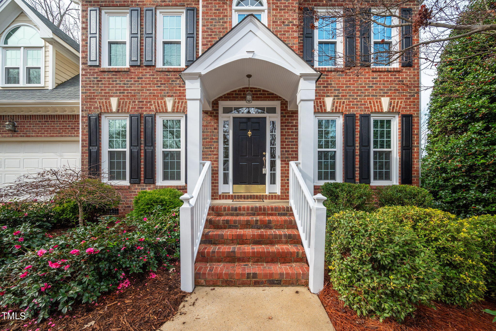 102 Robbins Reef Way