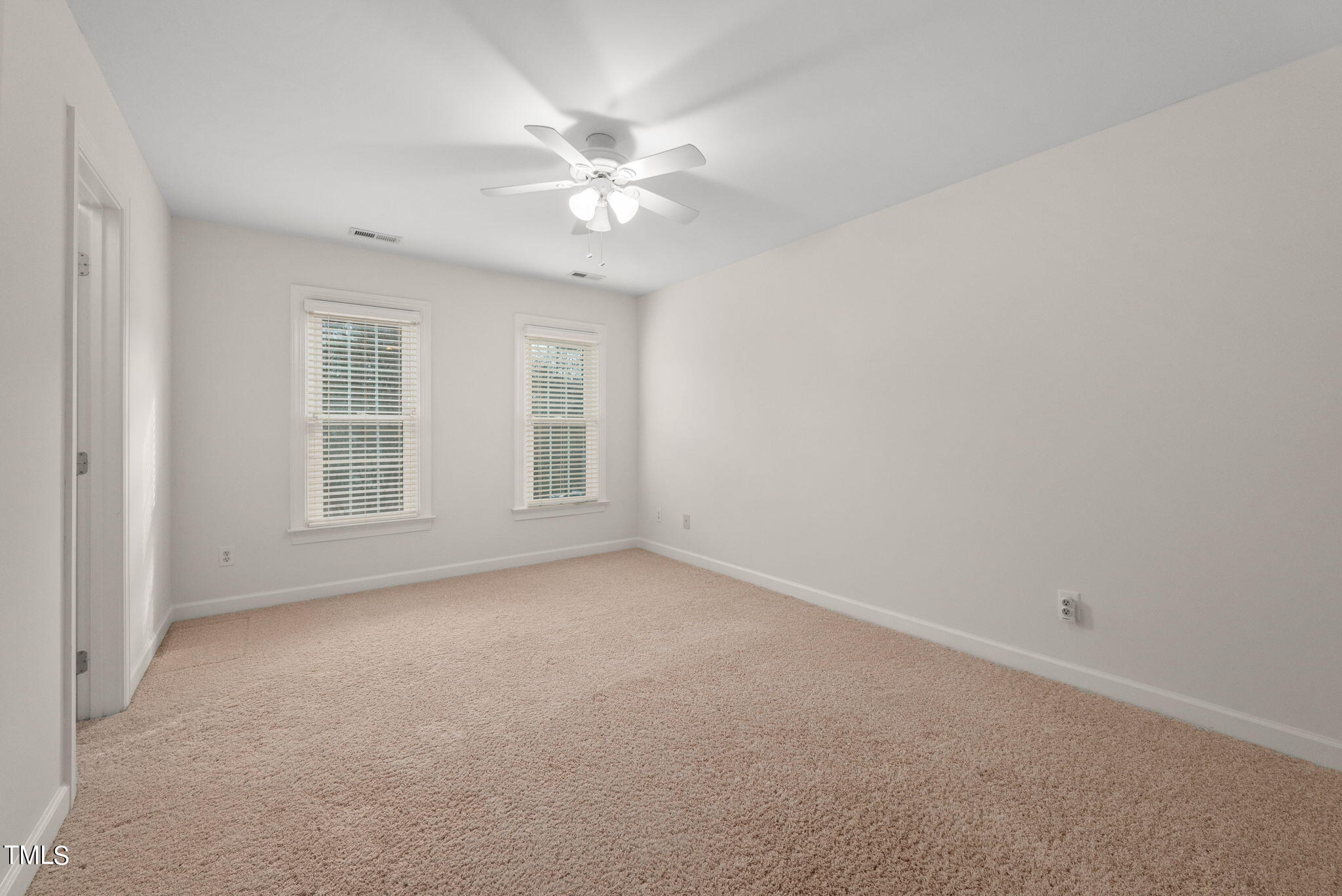 102 Robbins Reef Way