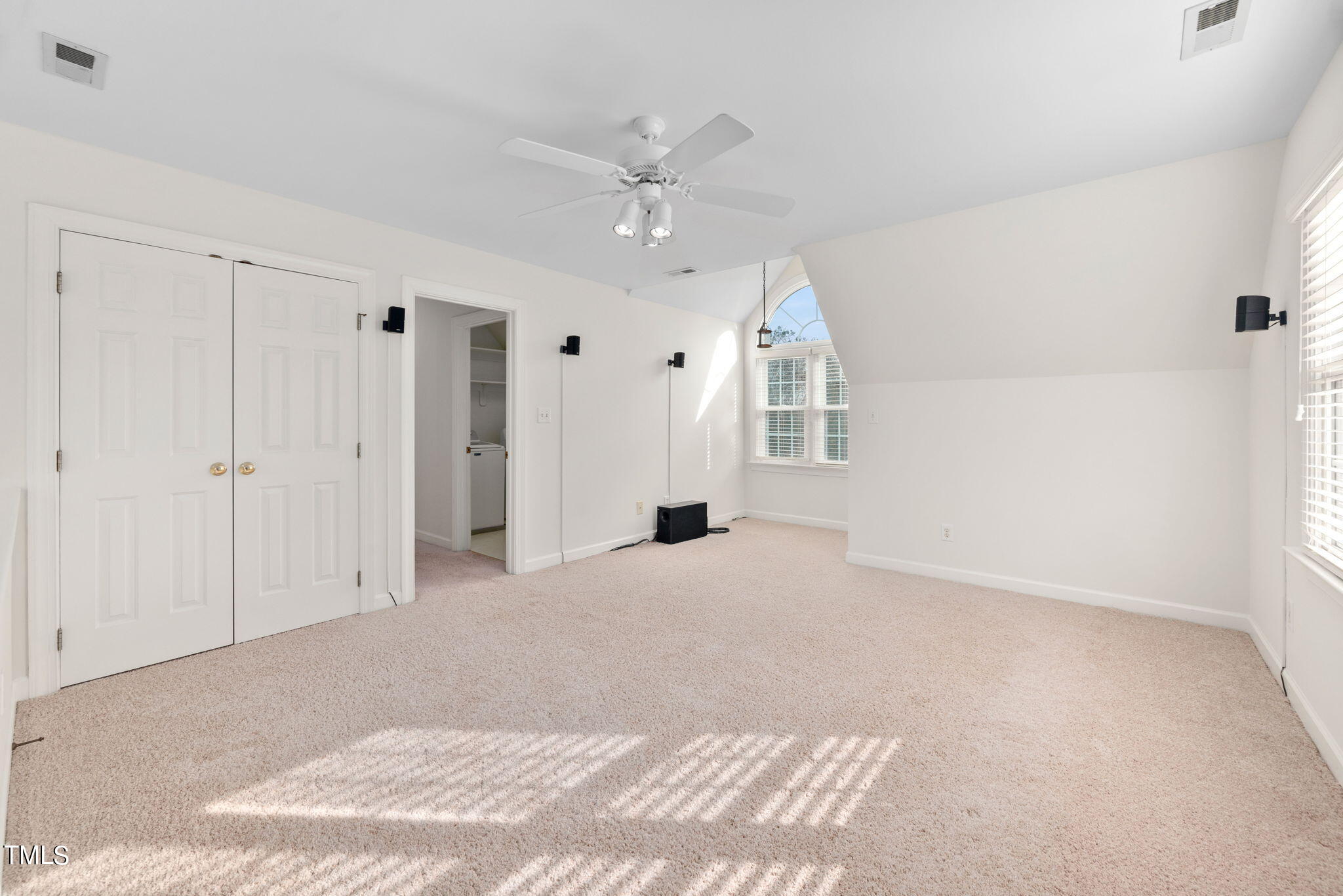 102 Robbins Reef Way